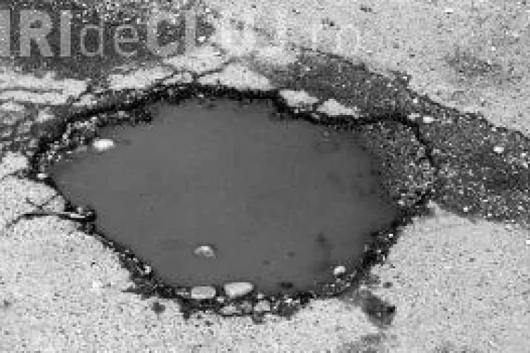 Liberalii clujeni au numărat şi inventariat gropile din Cluj-Napoca. VEZI câte au găsit