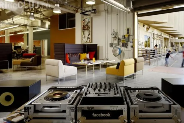 Cum este să lucrezi la Facebook? Imagini din campusul din Silicon Valley - VIDEO
