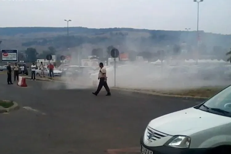 Autoturism incendiat pe Aleea Padin