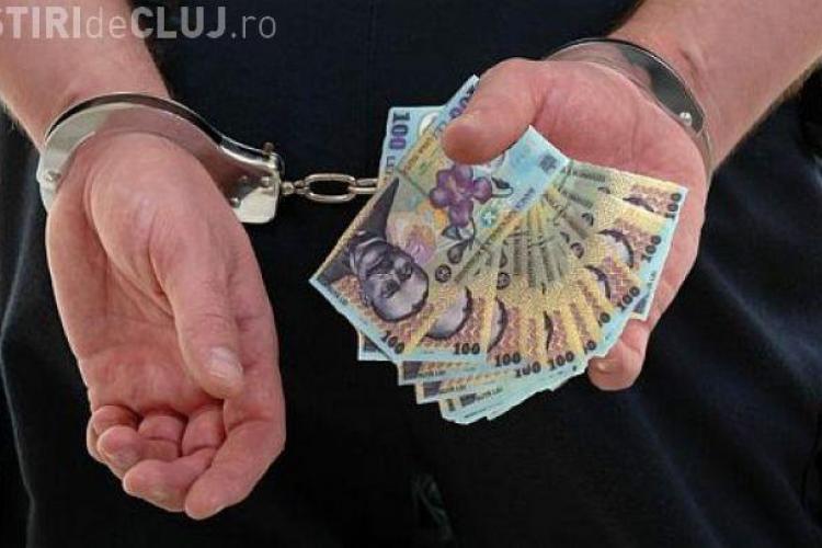 Un fals polițist din Cluj-Napoca aduna mita de la societățile comerciale pe care le controla
