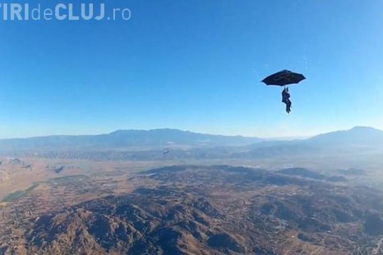EXPERIMENT INEDIT: Ce se întamplă când folosești o umbrelă pe post de parașută VIDEO