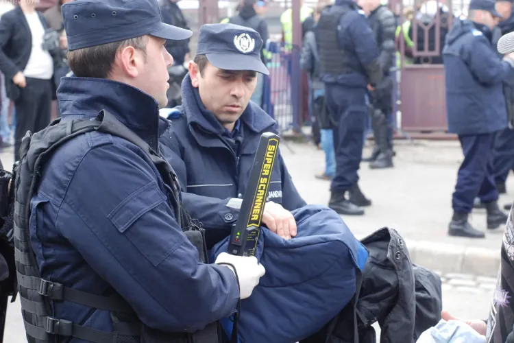 300 de jandarmi la meciul U Cluj - Steaua Bucureşti. Partida e cu RISC RIDICAT