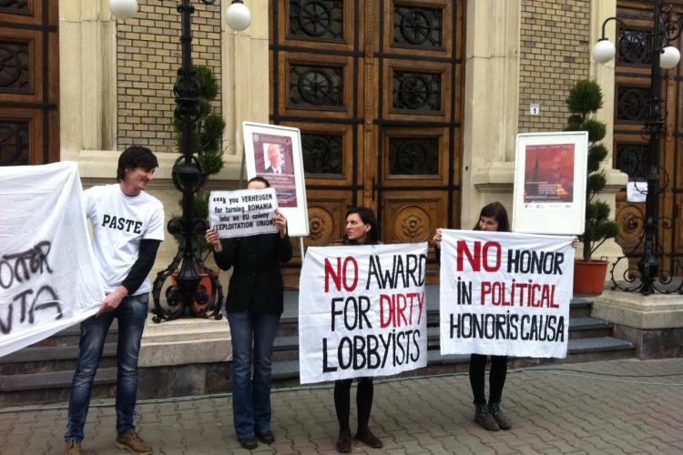 Mesajul lui Ponta către ”domnișoarele” care au protestat la UBB Cluj - VIDEO
