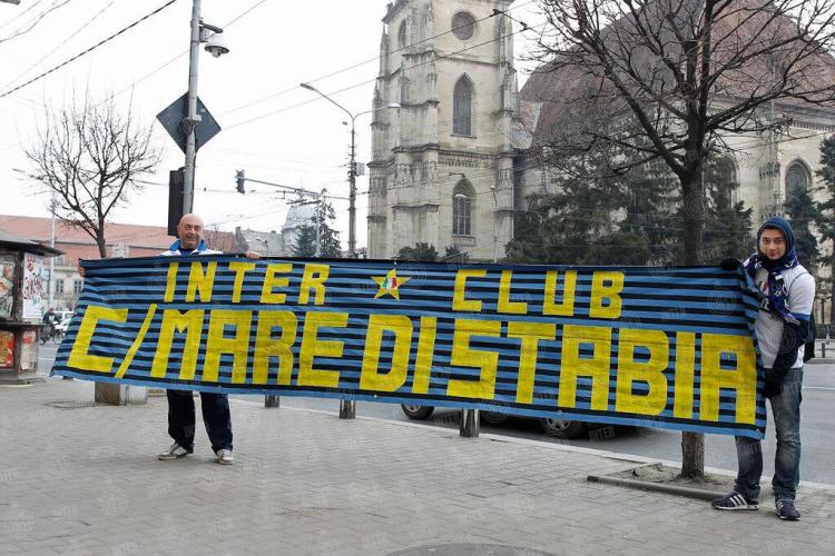 POZA ZILEI! Doi suporteri ai lui Inter au afișat un banner în Piața Unirii - FOTO