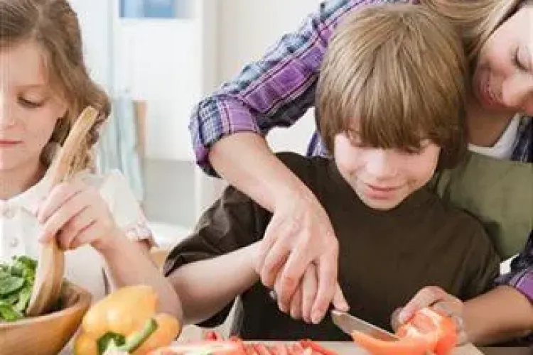 Cum să îți convingi copilul să mănânce legume. Vezi ce sfaturi dau oamenii de știință