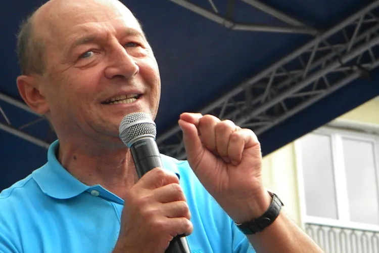 Băsescu pe Facebook: Nu mai pot avea dialog cu liderii PDL cât timp conducerea e asigurată de actuala echipă