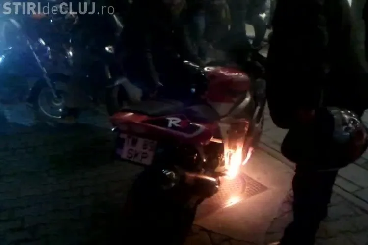 O motocicletă a luat foc la lansarea filmului Rocker, de la Cinema Florin Piersic - VIDEO