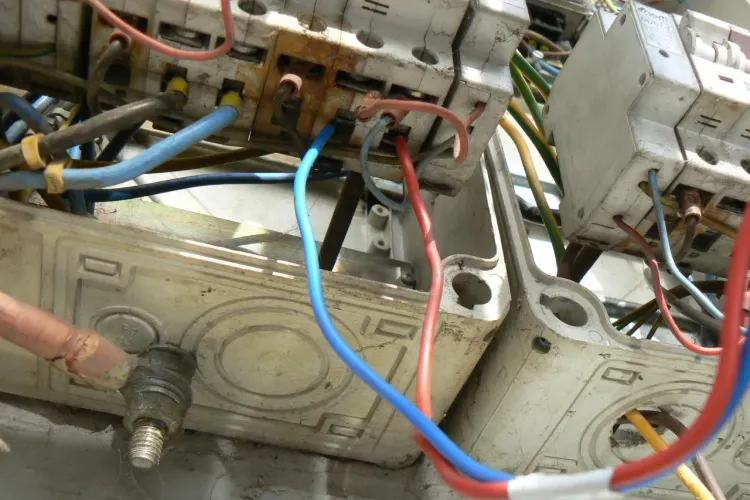 RAZIE: Clujeni care furau curent s-au ales cu dosar penal 