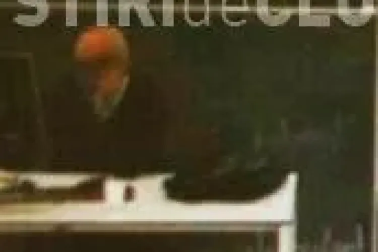 Un profesor s-a făcut de râs în timpul unui curs. Nu o sa îți vină să crezi la ce se uita FOTO