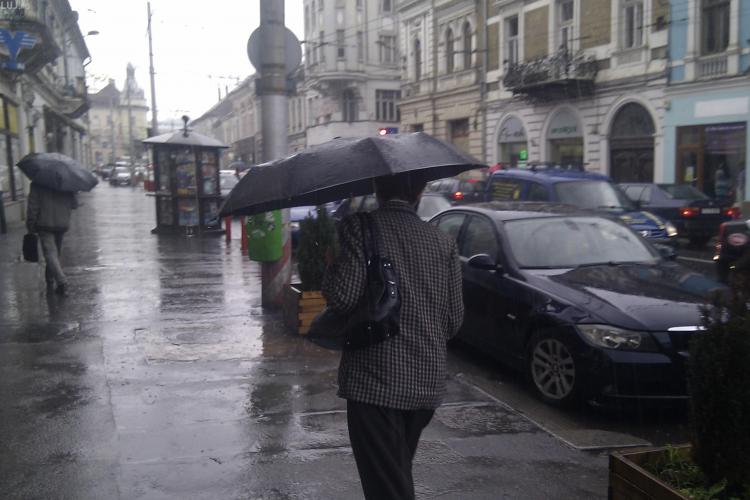 Tunete și ploaie la Cluj! Ce spun meteorologii