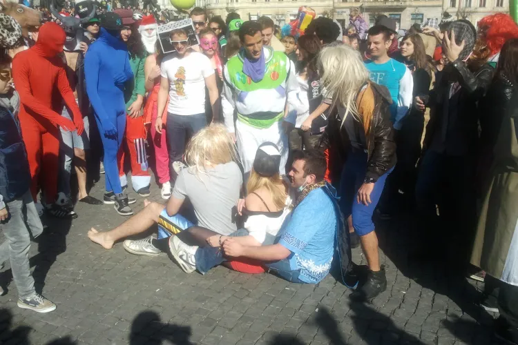 Harlem Shake în Piaţa Unirii din Cluj-Napoca - VIDEO - S-a bătut recordul mondial?