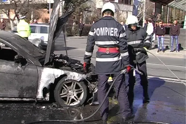 Mercedesul care a luat foc pe Calea Mănăștur era NOU - VIDEO