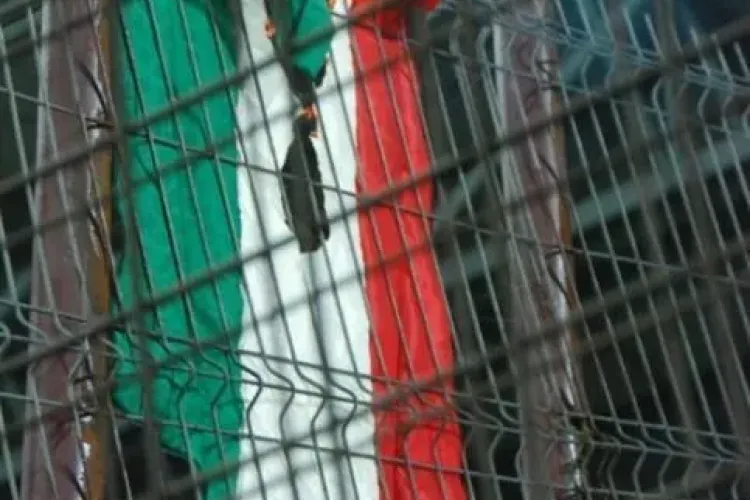 Rapidiștii au incendiat steagul Ungariei la meciul cu CFR Cluj și s-au lăudat pe Facebook! Ce scrie presa din Ungaria - FOTO