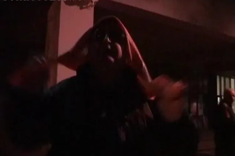 U suporter U Cluj s-a costumat în femeie. VEZI dacă a reușit să intre la meci - VIDEO