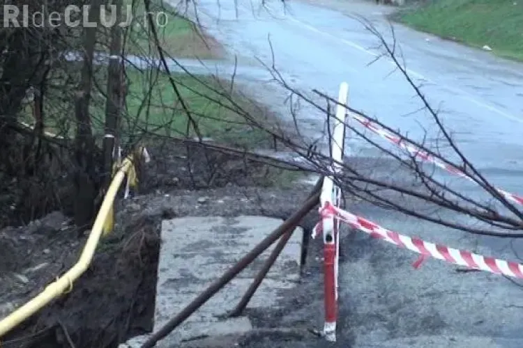 Un pod din Viile Dejului, afectat de inundații - FOTO