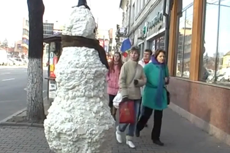 Mircea Bravo - FARSĂ în Cluj-Napoca: ”Omu' care sperie oameni” - VIDEO