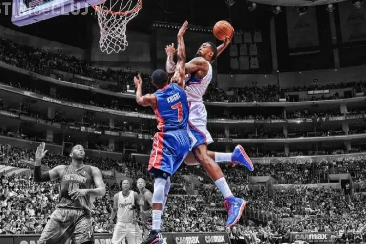 Fază care a ULUIT baschetul! Dunk-ul peste un adversar - VIDEO