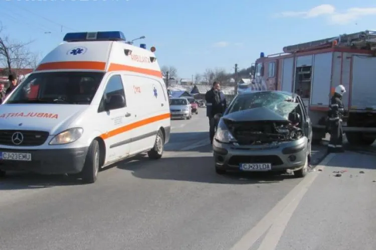 Accident la Bunești, lângă Gherla! Trei persoane sunt rănite - VIDEO