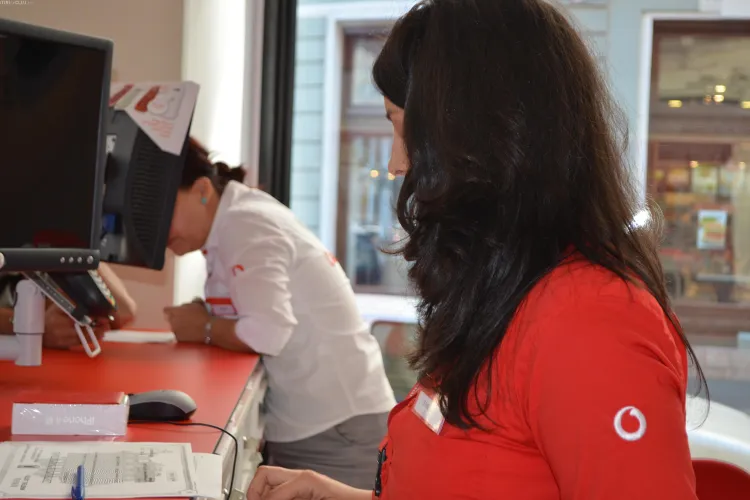 PERLELE abonaţilor Vodafone. Un client: Cineva mi-a furat IQ-ul