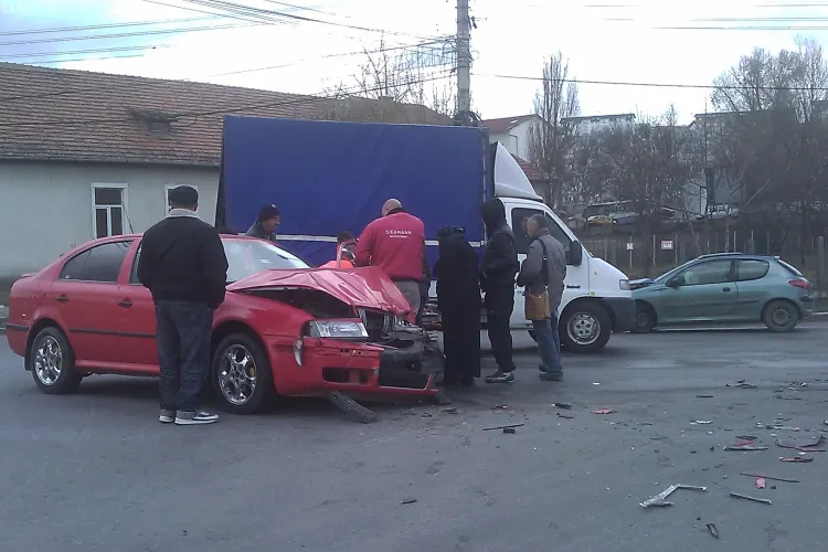 Accident pe Corneliu Coposu din cauza VITEZEI excesive - FOTO