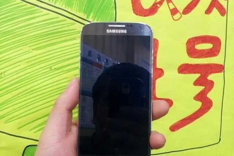Imagini pe internet cu Galaxy S4? Vezi cum ar putea arăta gadget-ul