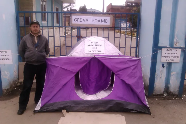 Grevistul de la Mechel Câmpia Turzii a leșinat și a fost dus la spital