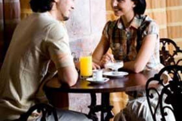 6 lucruri la care se gândesc bărbații la prima întâlnire