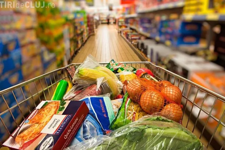 Protest la Family Supermarket din Piața Mihai Viteazu. Angajați sunt neplătiți de câteva luni