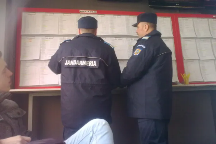 Jandarmii din Cluj, la pariuri sportive, îmbrăcați în uniformă - FOTO
