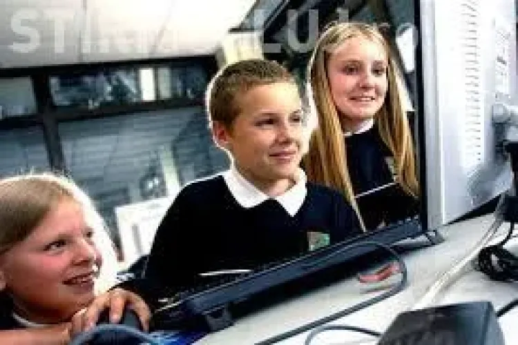 Ministerul Educației vrea să deschidă o platformă cu manuale online din toamnă