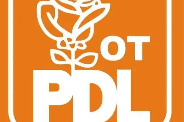 Tinerii PDL Cluj PROTESTEAZĂ de 1 Aprilie, sărbătorindu-l pe Cel Mai Mare Păcălici al României