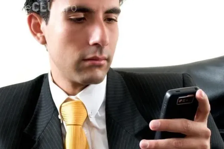 Un nou material ar putea să facă ecranul telefonului tău aproape indistructibil