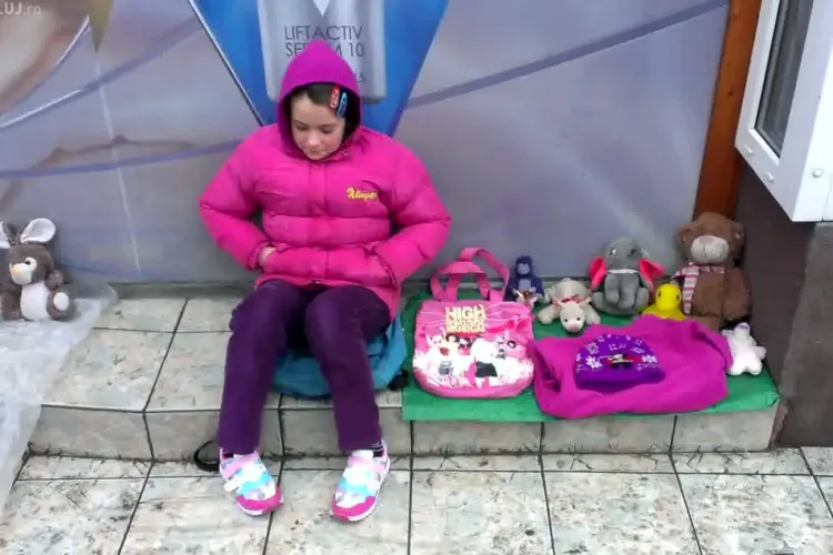 Cea mai TULBURĂTOARE POVESTE din Cluj! Doi frați își vând jucăriile în stradă pentru a merge în EXCURSIE - VIDEO