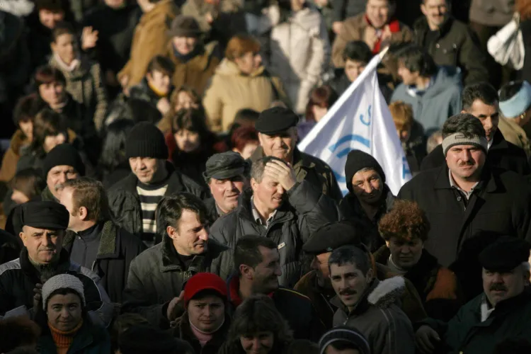 Angajaţii Mechel protestează la București, în faţa Guvernului
