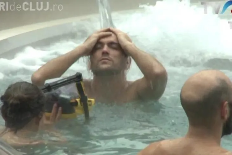 Clipul ciudat de prezentare al României la Eurovision: Cezar Ouatu în slip la piscină VIDEO