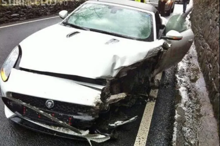 Au distrus un Jaguar F-Type de 68.000 de euro la un test drive - FOTO