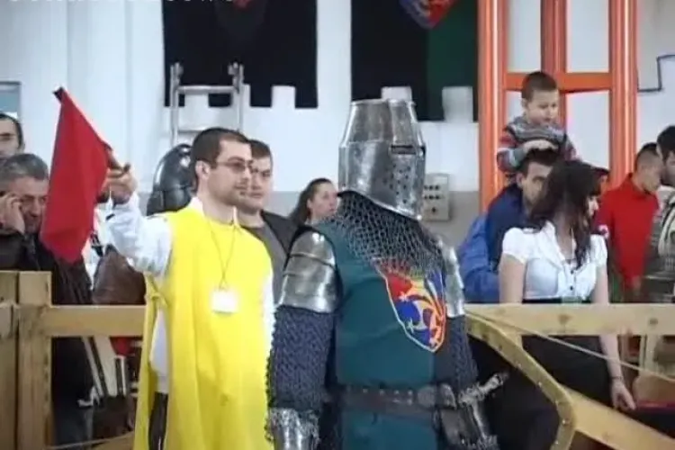 Turnir medieval la Cluj. Cavalerii s-au bătut pe bune, cu săbii și armuri de 30 de kilograme - VIDEO