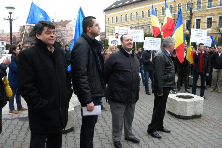 Protest ANTI Ponta organizat la Cluj-Napoca de PDL: Victor Ponta PĂCĂLICI - VIDEO 