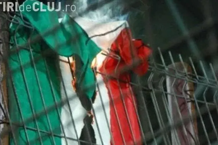 UDMR face plângere penală împotriva suporterilor care au ars la Cluj steagul Ungariei