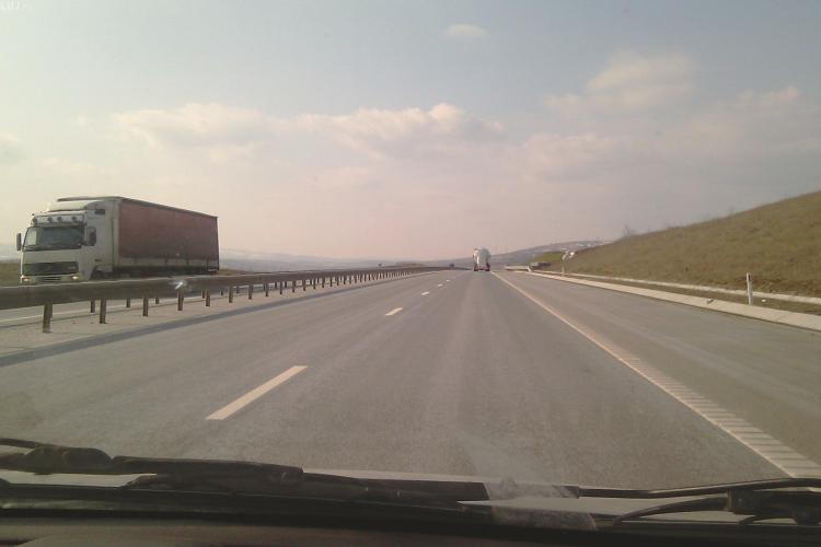 Taxa pe autostradăzile din România, calculată în funcție de tipul autovehiculului. Taxa minimă va fi de 3 euro la 100 de kilometri
