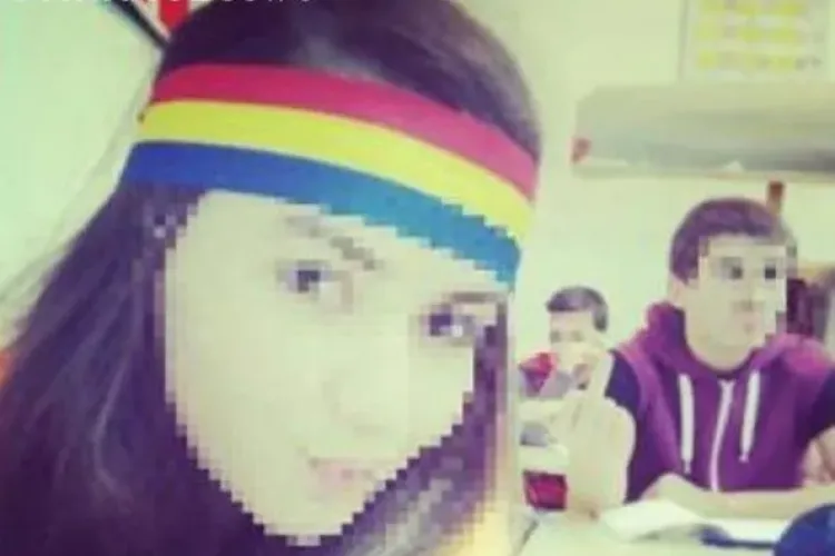 O elevă ameninţată cu moartea în Secuime pentru că a purtat o bentiţă tricoloră - FOTO