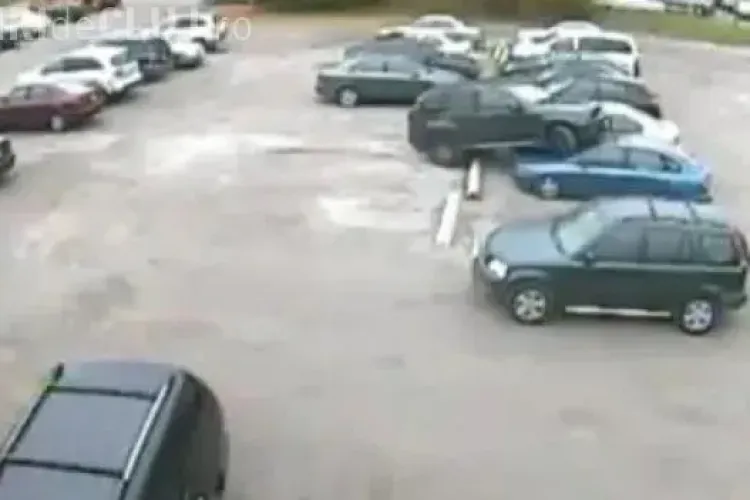 Cele mai COMICE parcări din lume. Acești șoferi nu au trecut pe la școală - VIDEO