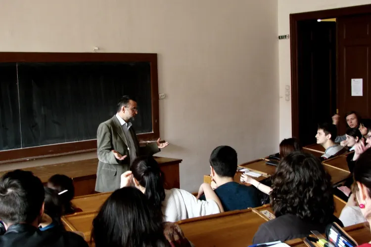 Ocuparea UBB Cluj are accente PCR -iste: ”Activităţi socio-culturale asociate” și ”Şedinţele plenare”