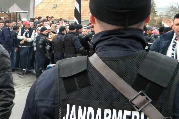 250 de jandarmi asigură securitatea la meciul de fotbal dintre CFR şi Dinamo