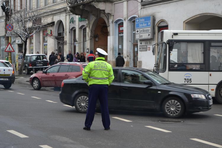 Polițiștii rutieri din Cluj au aplicat șoferilor 450 de amenzi, în acest weekend