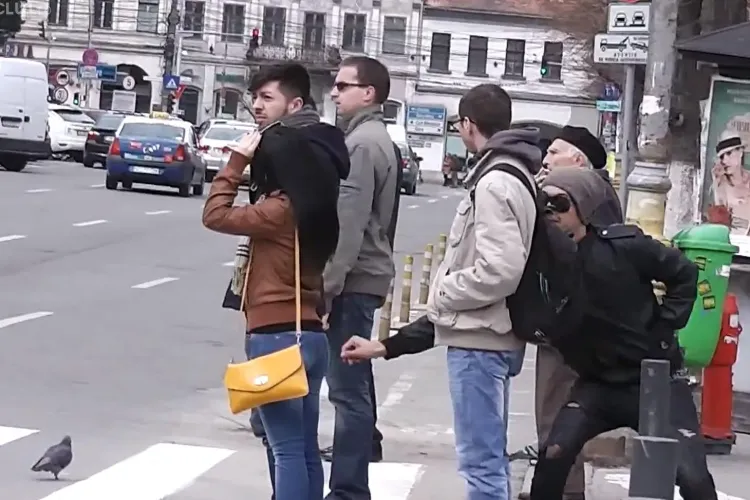 Super FARSĂ - Mircea Bravo: ”Ai prins-o de fund!”. Cum reacționează clujenii - VIDEO