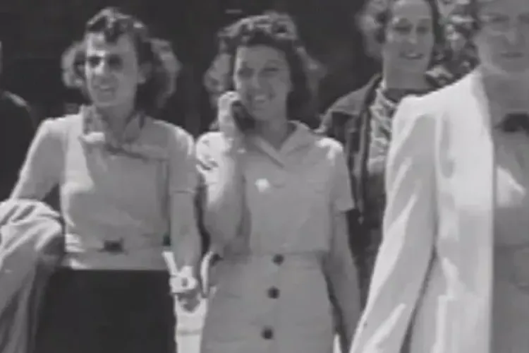 Misterul tinerei care vorbea la telefonul mobil în 1938 a fost elucidat - VIDEO
