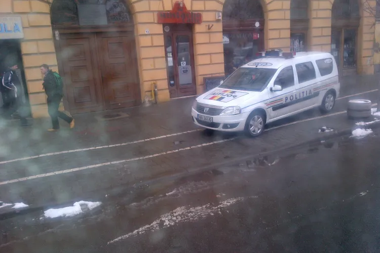 Cum să respecte clujenii regulile de circulație, dacă nici poliția nu o face? - FOTO