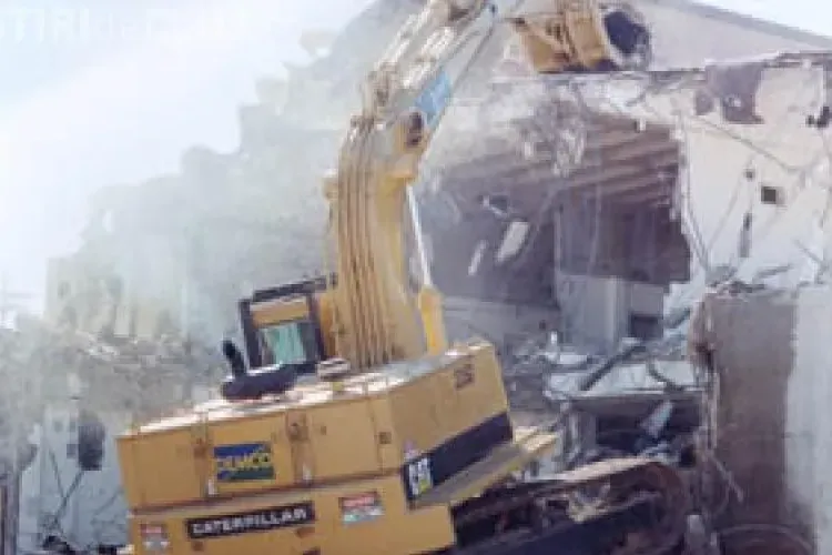 La Cluj se caută muncitori care să demoleze clădiri și taie materialele de construcții