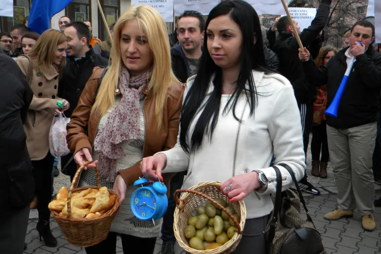 USL Cluj, atac dur la protestul de 1 aprilie al tinerilor PDL: Sunt sub vârsta pubertății